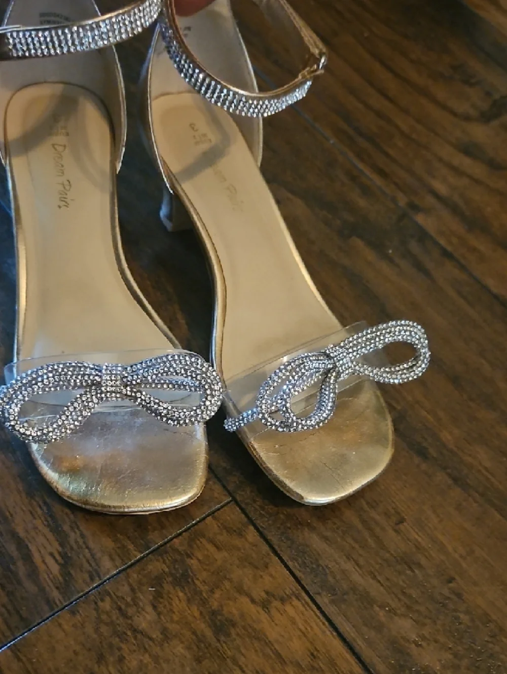 Dream Pairs elegant gold